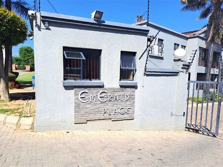 2 Bedroom Apartment in Randpark Ridge