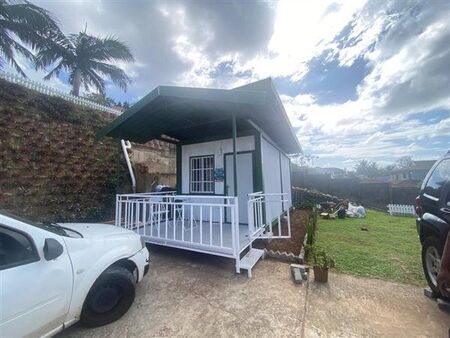 Bachelor apartment in Bluff