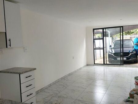 Bachelor apartment in Discovery