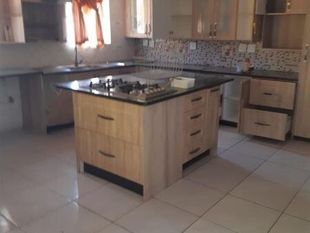 8 Bedroom House in Roodekrans