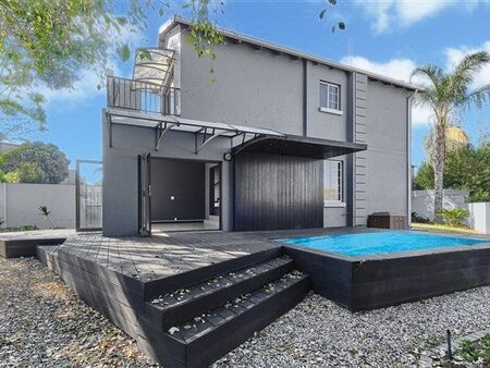 3 Bedroom Townhouse in Eagle Canyon Golf Estate