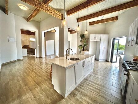 5 Bedroom House in Noordheuwel
