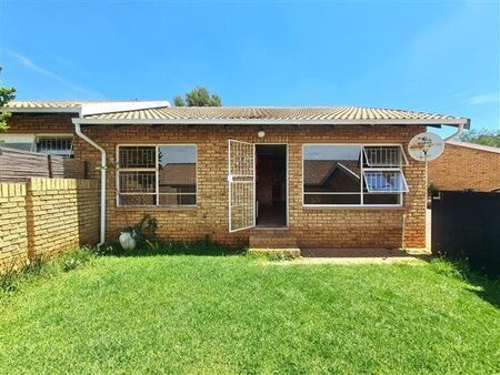 2 Bedroom Cluster in Noordheuwel