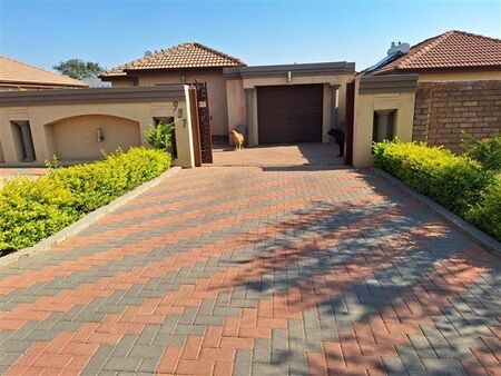 3 Bedroom House in Kirkney
