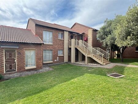 2 Bedroom Apartment in Mooikloof Ridge