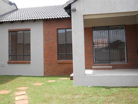 2 Bedroom Simplex in Mooikloof Ridge
