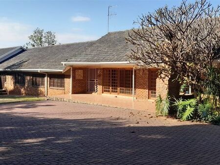 6 Bedroom House in Lynnwood Manor