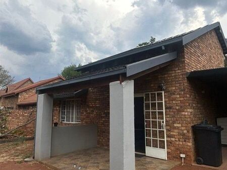 2 Bedroom Townhouse in Die Wilgers