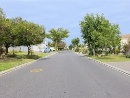 3 Bedroom House in Sunningdale
