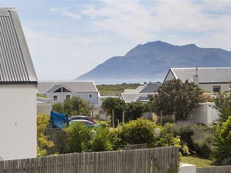 4 Bedroom House in Bluewater Estate