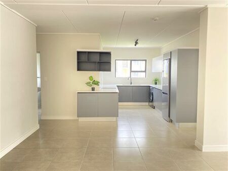 3 Bedroom Apartment in Somerset West Central