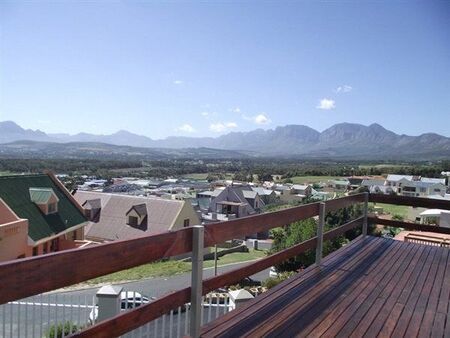 3 Bedroom House in Mountainside