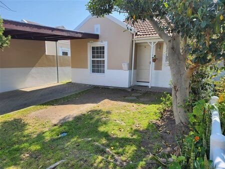 2 Bedroom House in Gordons Bay Central
