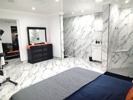 Studio apartment in Howick West
