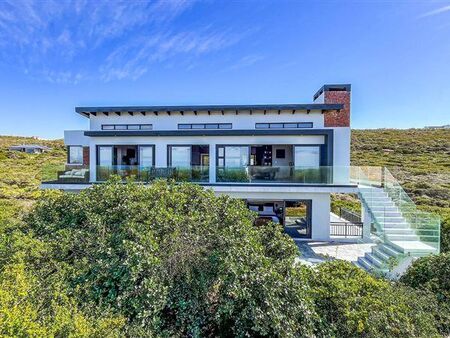 4 Bedroom House in Moquini Coastal Estate