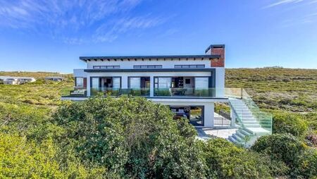 4 Bedroom House in Moquini Coastal Estate