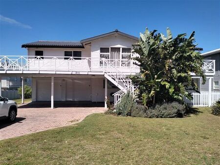 3 Bedroom House in Outeniqua Strand