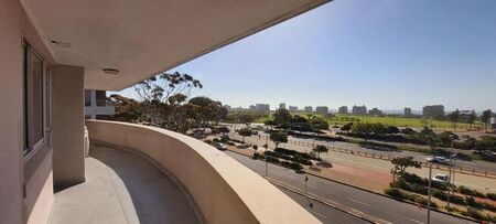 2 Bedroom flat to rent in Green Point, Cape Town