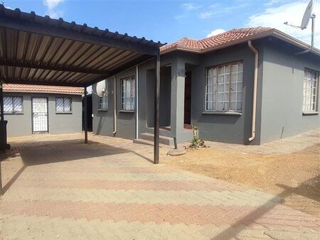 3 Bedroom House in Cosmo City