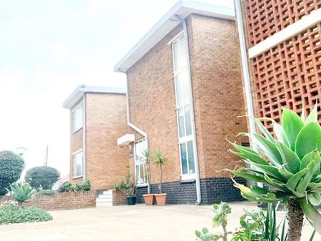 2 Bedroom Apartment in Robertsham