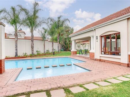 2 Bedroom Apartment in Sunninghill