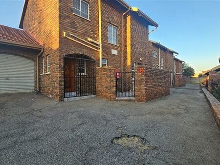 3 Bedroom Duplex in Birchleigh North