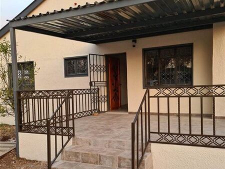 3 Bedroom House in Estera