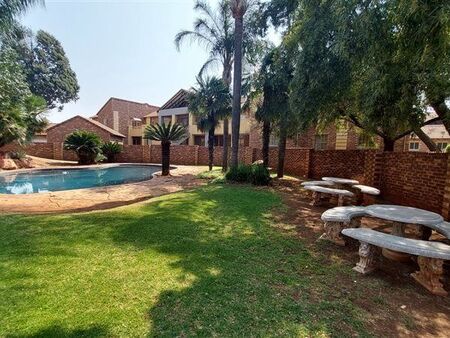 2 Bedroom Apartment in Die Hoewes