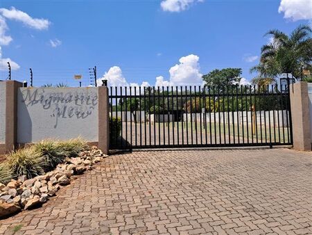 2 Bedroom Townhouse in Zwartkop