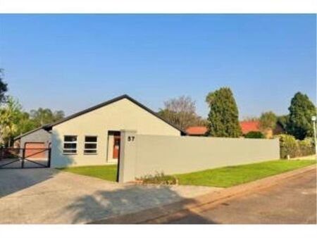 3 Bedroom House in Zwartkop