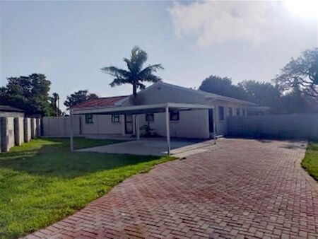 3 Bedroom House in Brymore