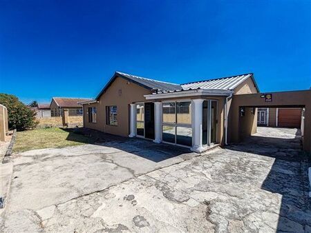 3 Bedroom House in Young Park