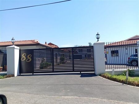 3 Bedroom Simplex in Bellair