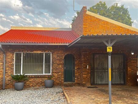 2 Bedroom Simplex in Faerie Glen