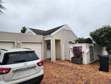 3 Bedroom House in Sunningdale