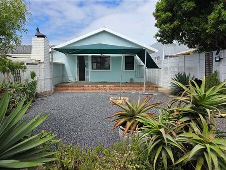 2 Bedroom House in Van Riebeeckstrand