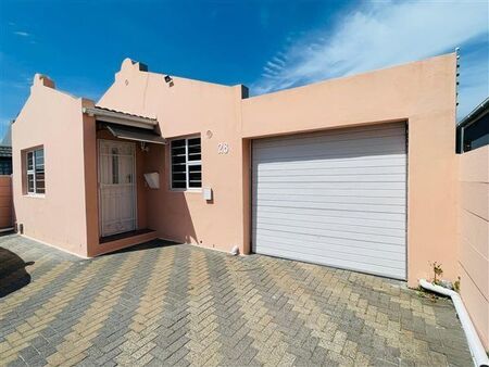 4 Bedroom House in Ottery