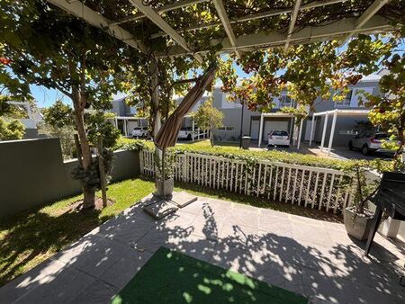 2 Bedroom Duplex in Somerset Lakes