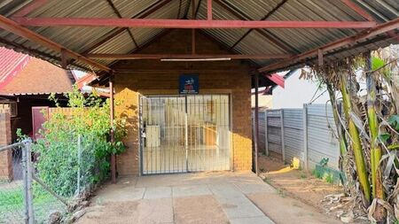 1 Bedroom bachelor to rent in Duvha Park, Witbank