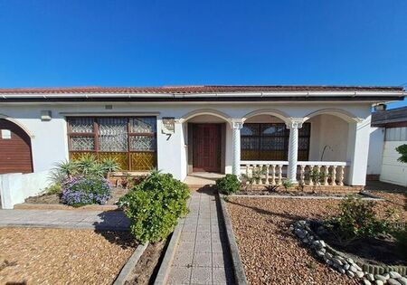 3 Bedroom house to rent in Rylands, Cape Town