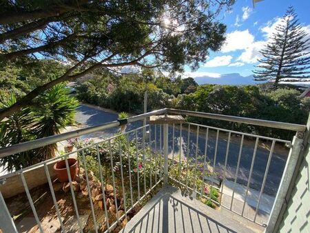 2 Bedroom cottage to rent in Lakeside, Cape Town