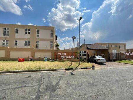 3 Bedroom apartment to rent in Mondeor, Johannesburg