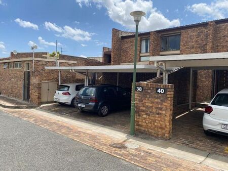 1 Bedroom duplex townhouse - sectional to rent in Stellenbosch Central
