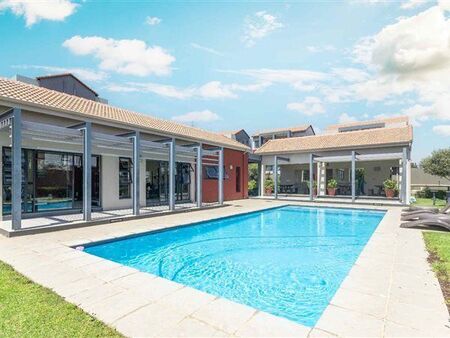 2 Bedroom Apartment in Fourways