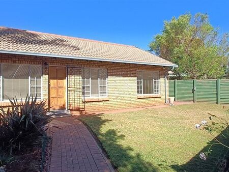 3 Bedroom Townhouse in Rooihuiskraal North
