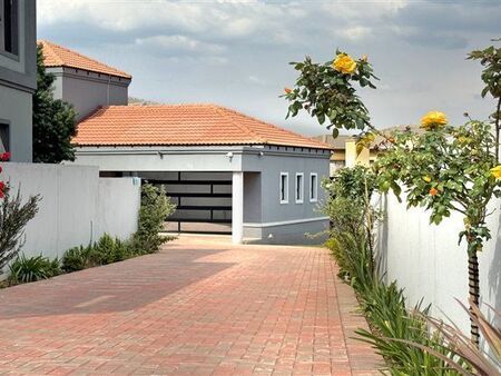 5 Bedroom House in Blue Valley Golf Estate