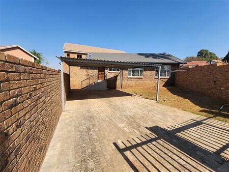 3 Bedroom House in Heuweloord