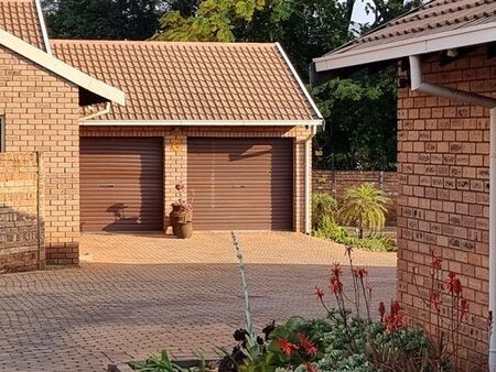2 Bedroom Simplex in Clubview