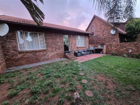 2 Bedroom Townhouse in Zwartkop
