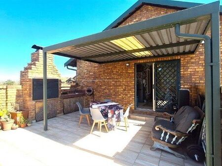 2 Bedroom Cluster in Highveld